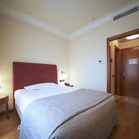 Monica Hotel Fiera Pregnana Milanese エクステリア 写真