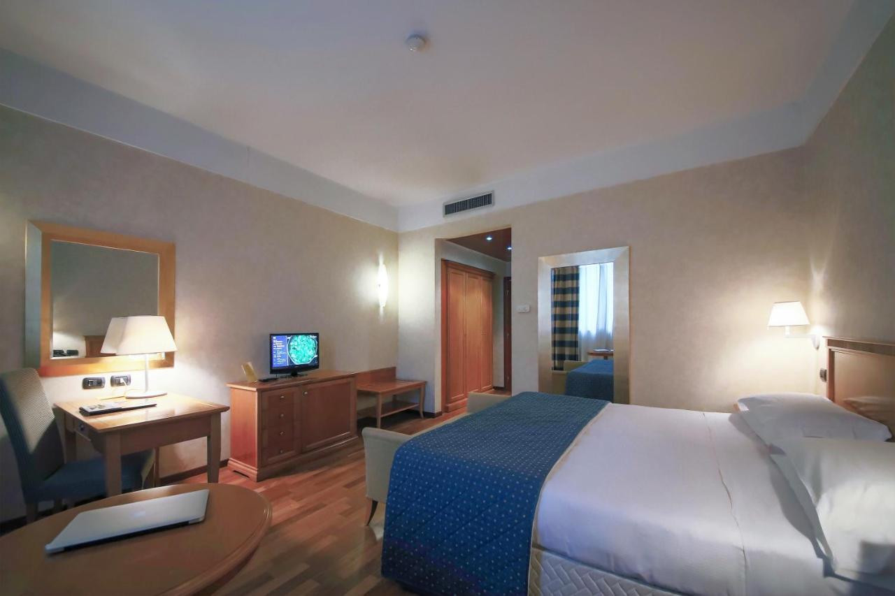 Monica Hotel Fiera Pregnana Milanese エクステリア 写真