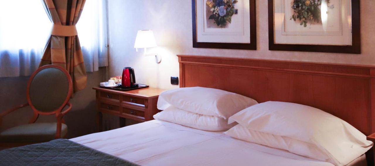 Monica Hotel Fiera Pregnana Milanese エクステリア 写真