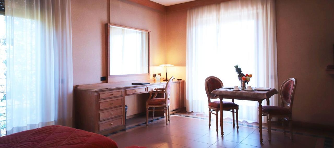 Monica Hotel Fiera Pregnana Milanese エクステリア 写真