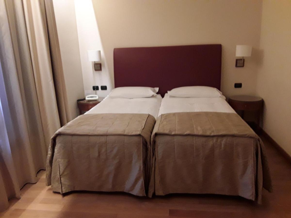Monica Hotel Fiera Pregnana Milanese エクステリア 写真