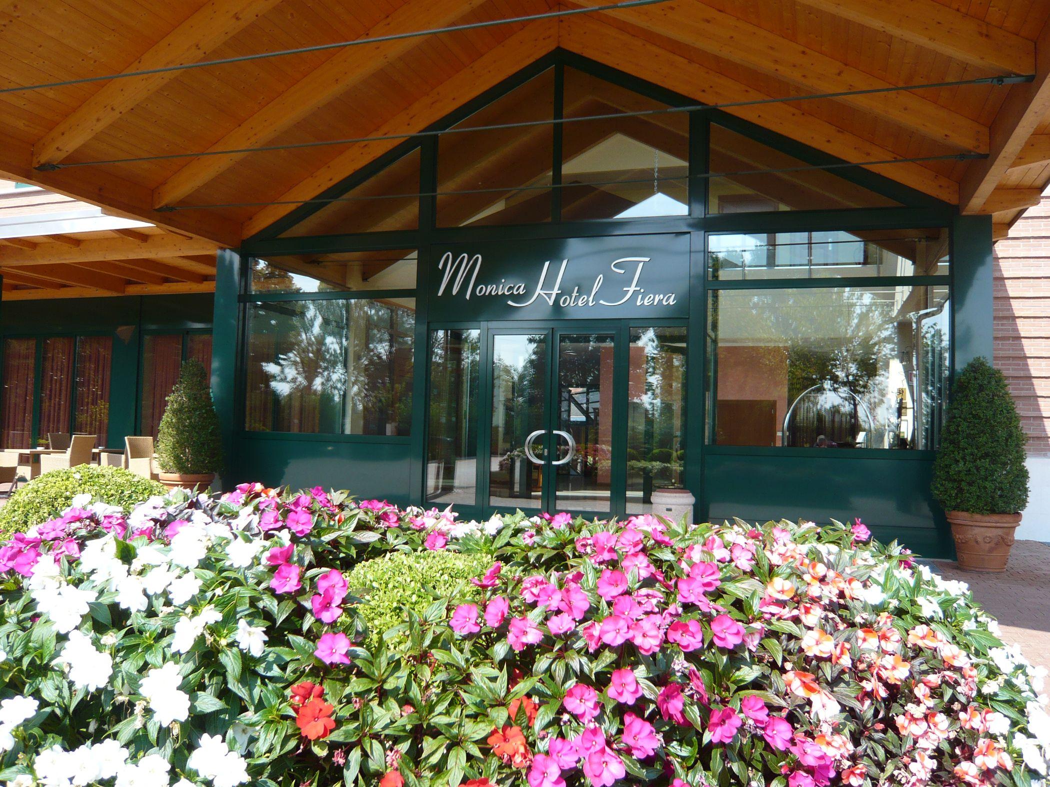 Monica Hotel Fiera Pregnana Milanese エクステリア 写真