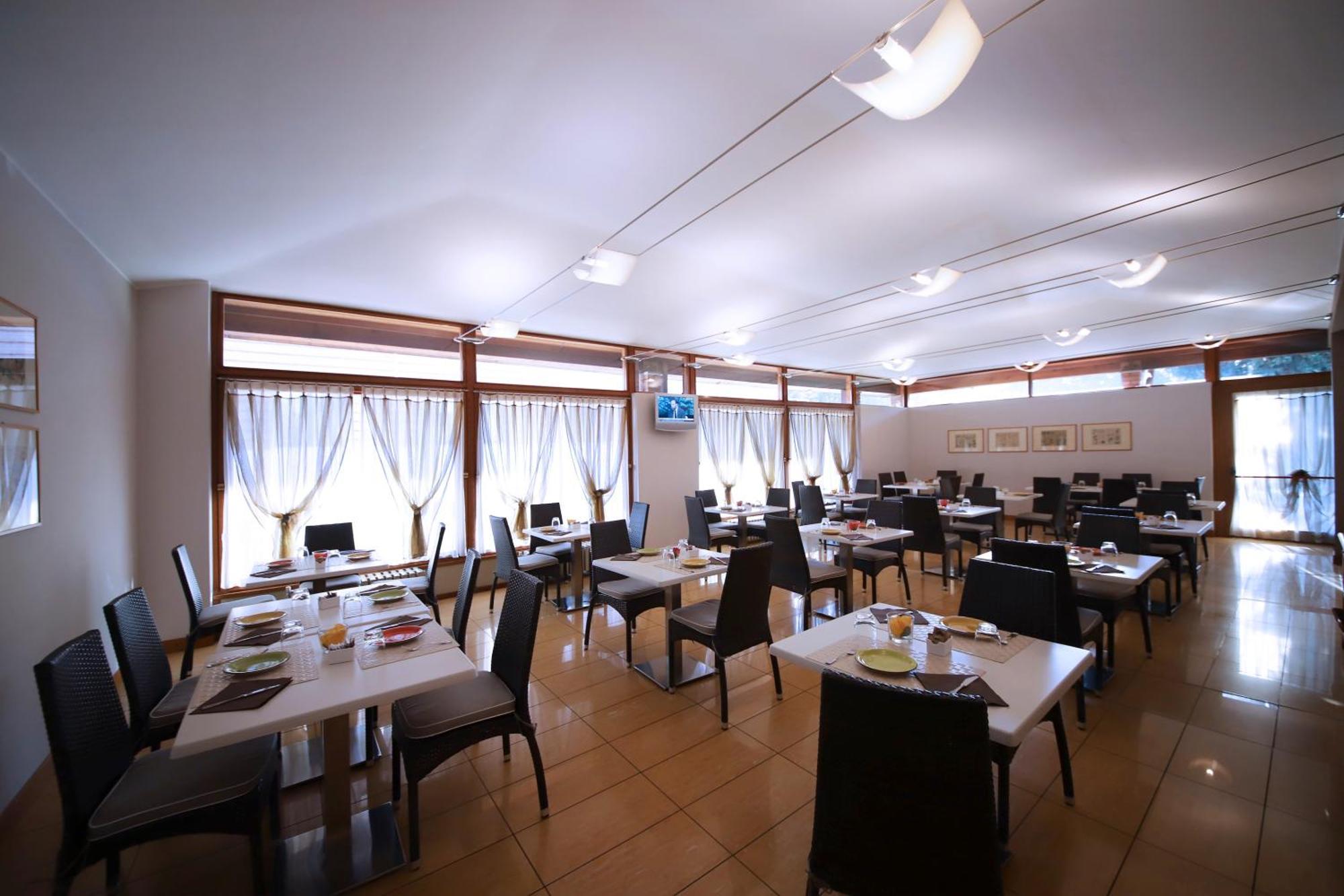 Monica Hotel Fiera Pregnana Milanese エクステリア 写真