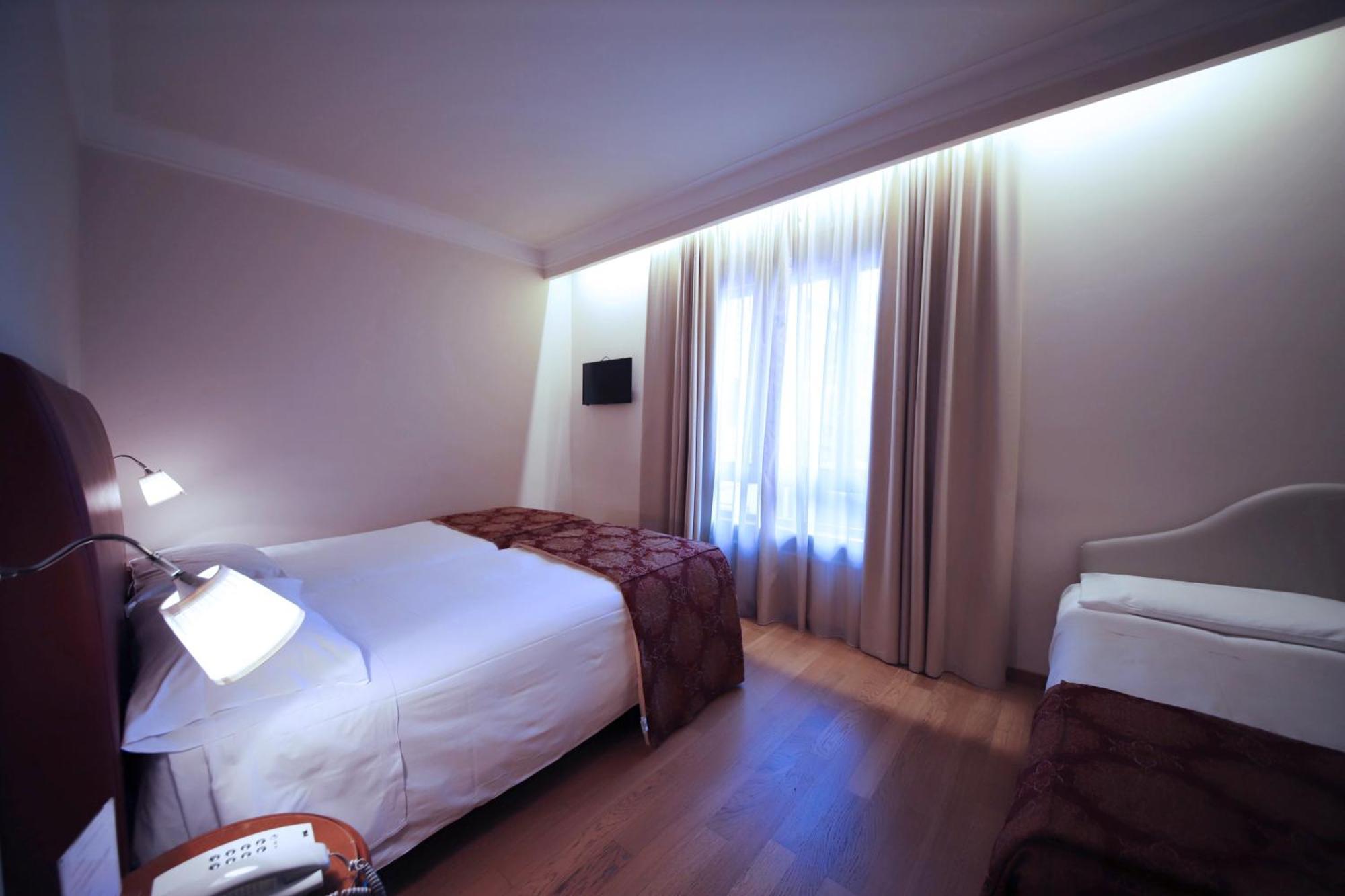 Monica Hotel Fiera Pregnana Milanese エクステリア 写真