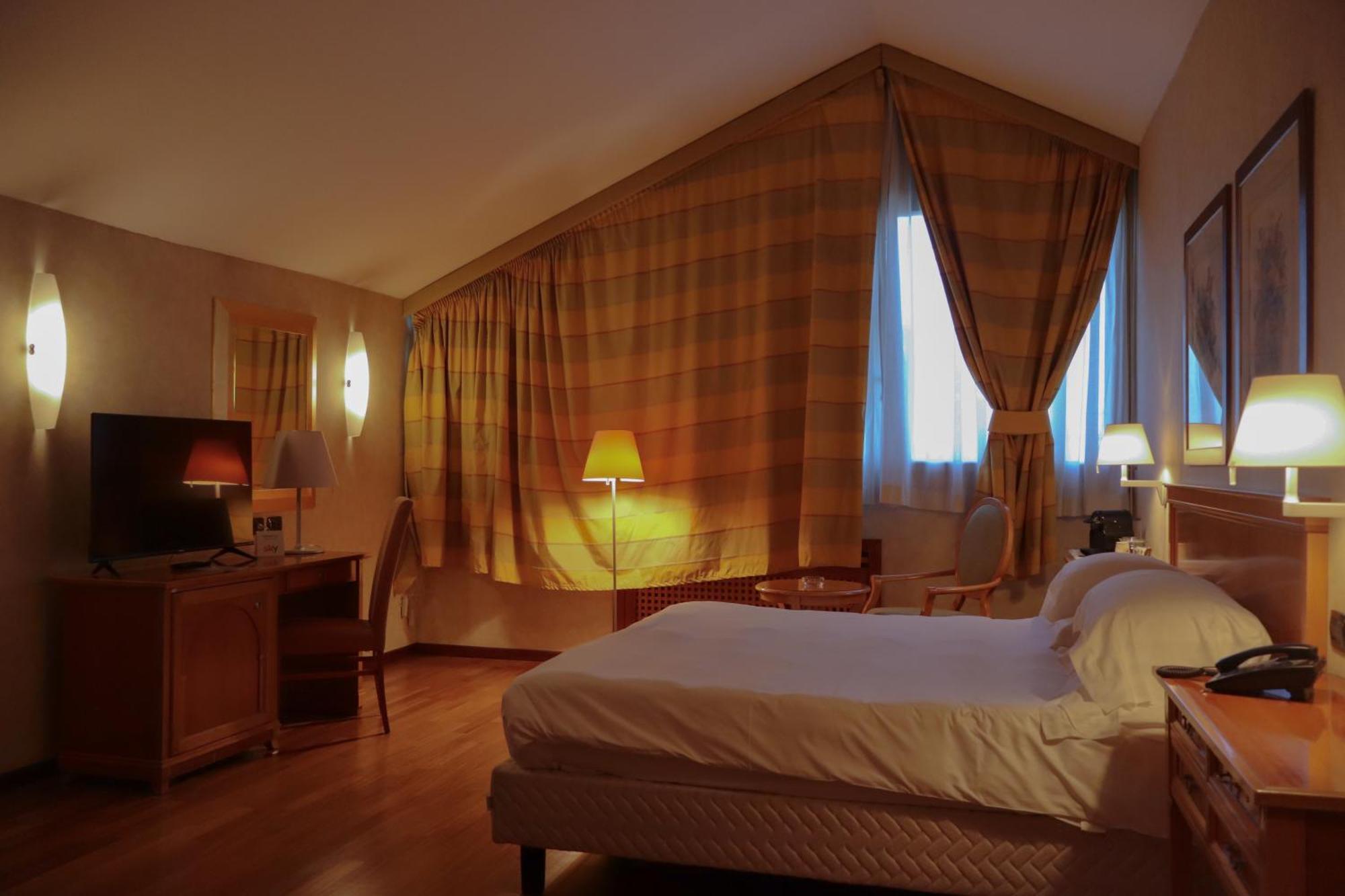 Monica Hotel Fiera Pregnana Milanese エクステリア 写真