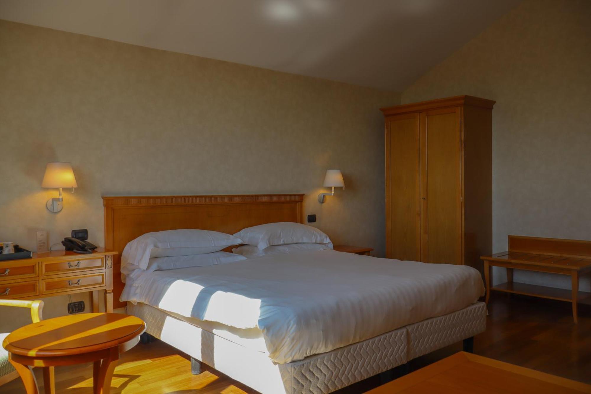 Monica Hotel Fiera Pregnana Milanese エクステリア 写真