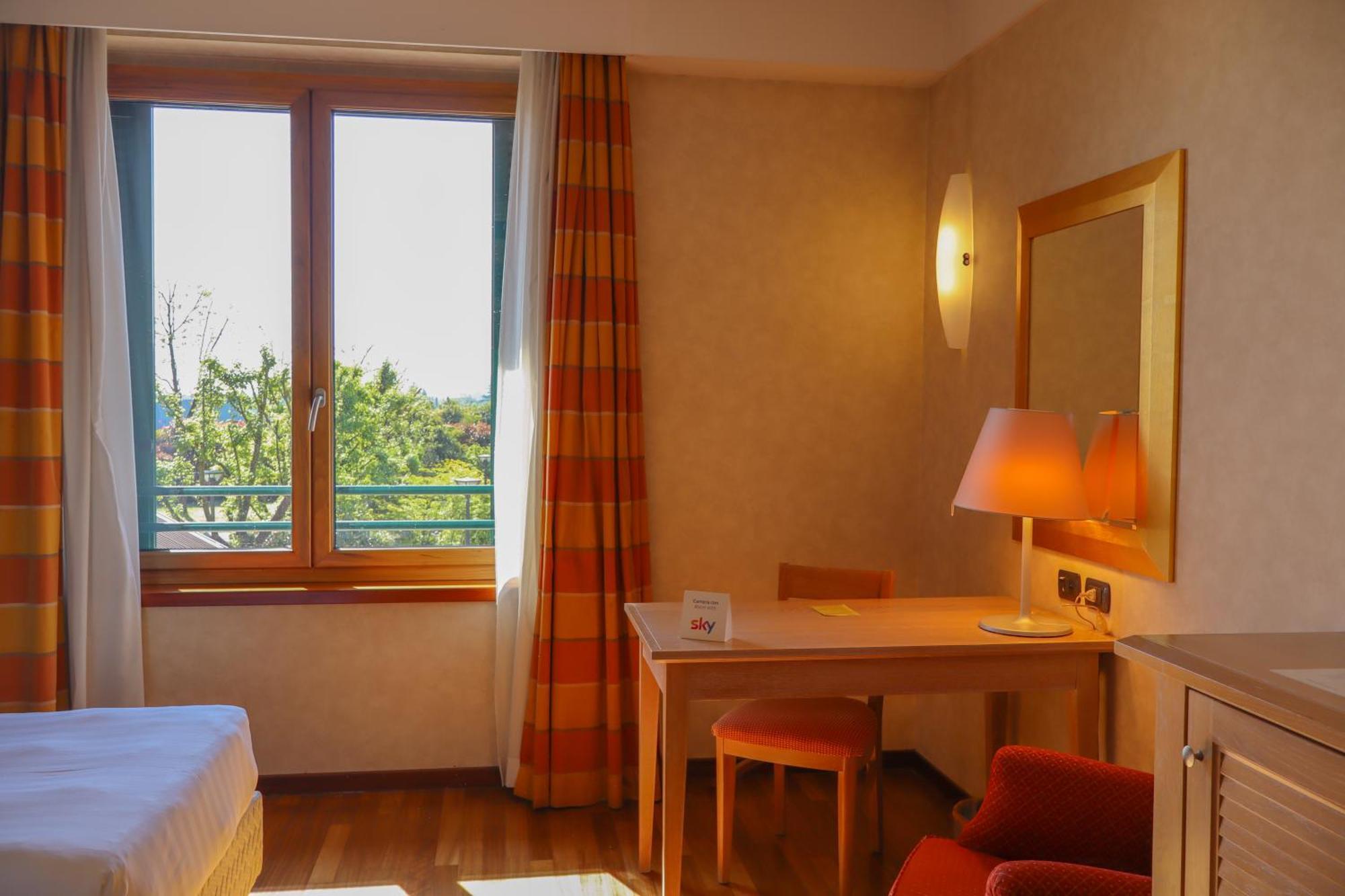 Monica Hotel Fiera Pregnana Milanese エクステリア 写真