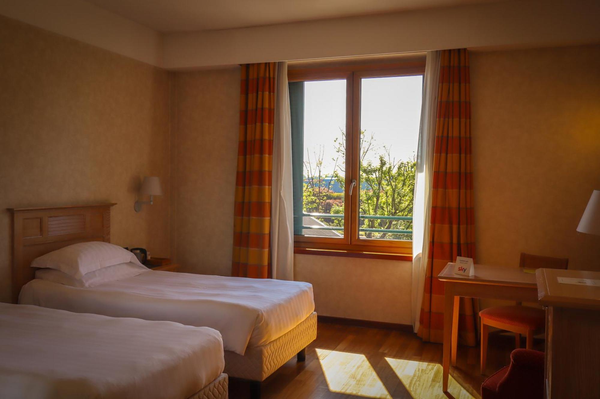 Monica Hotel Fiera Pregnana Milanese エクステリア 写真