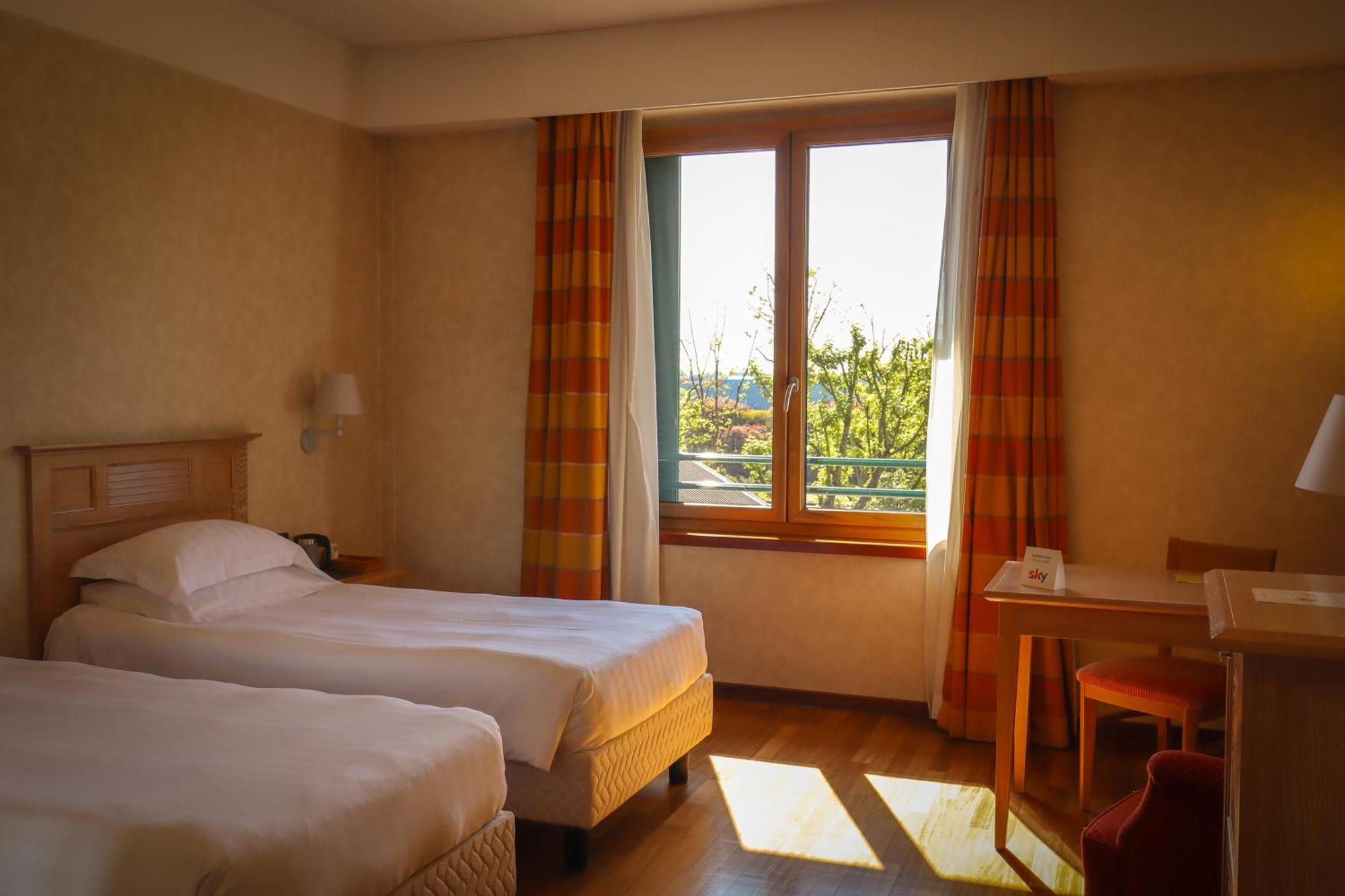 Monica Hotel Fiera Pregnana Milanese エクステリア 写真