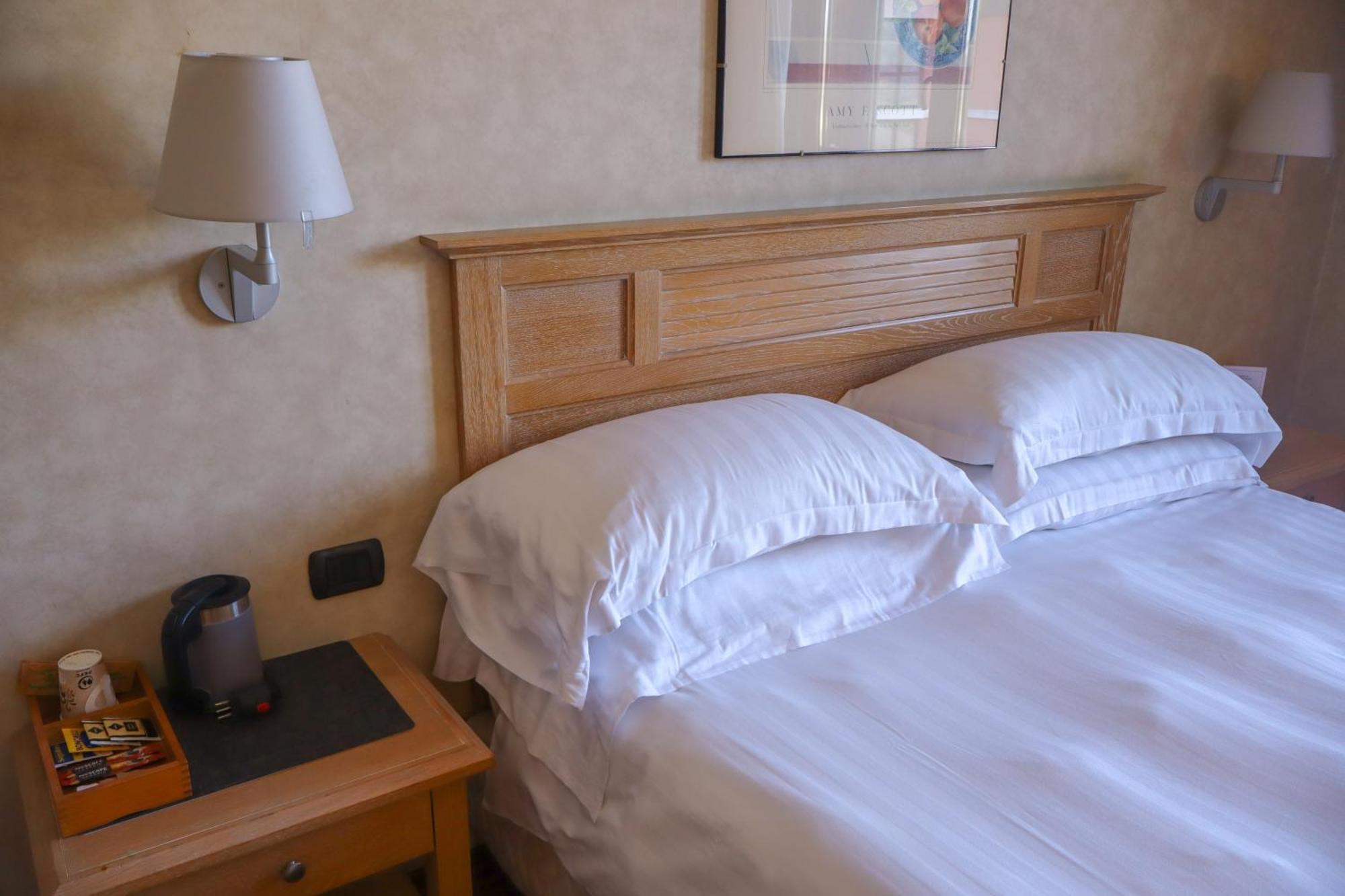Monica Hotel Fiera Pregnana Milanese エクステリア 写真