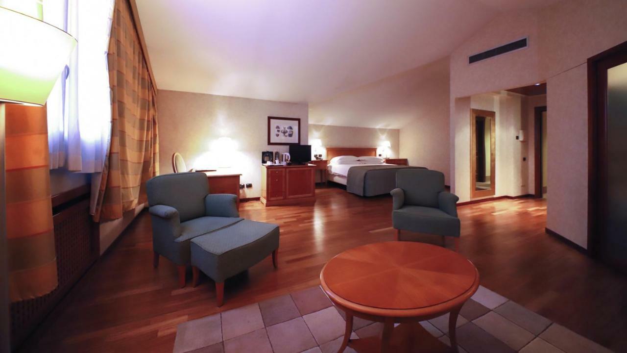 Monica Hotel Fiera Pregnana Milanese エクステリア 写真