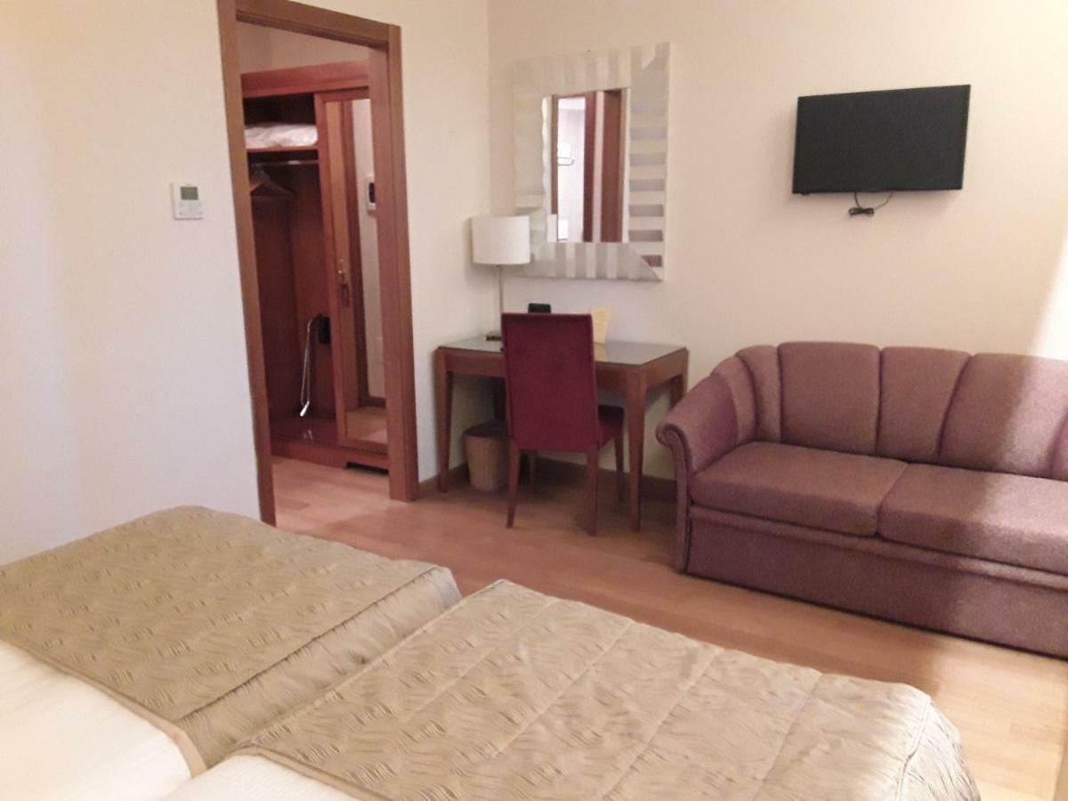 Monica Hotel Fiera Pregnana Milanese エクステリア 写真