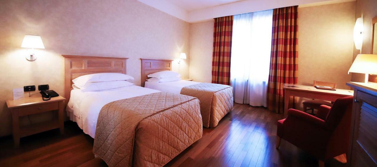 Monica Hotel Fiera Pregnana Milanese エクステリア 写真
