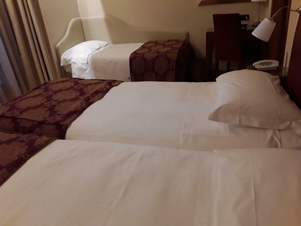 Monica Hotel Fiera Pregnana Milanese エクステリア 写真