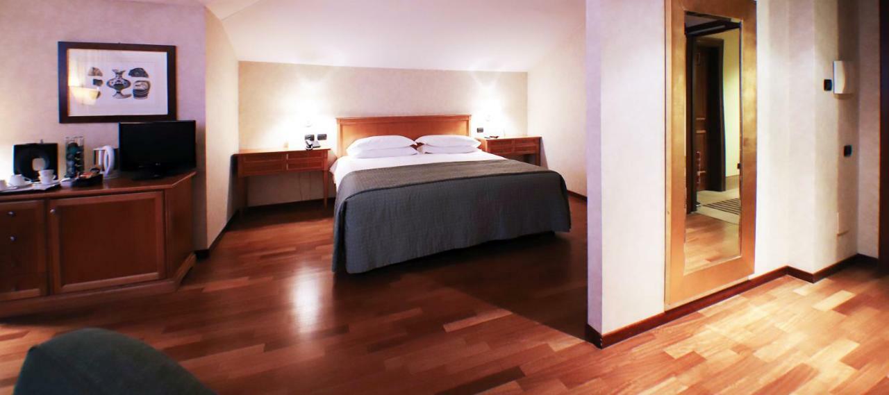 Monica Hotel Fiera Pregnana Milanese エクステリア 写真