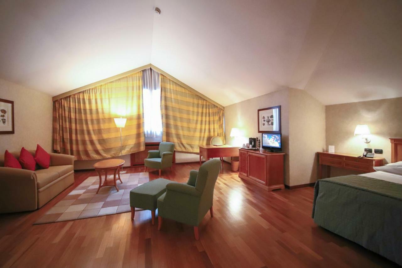 Monica Hotel Fiera Pregnana Milanese エクステリア 写真