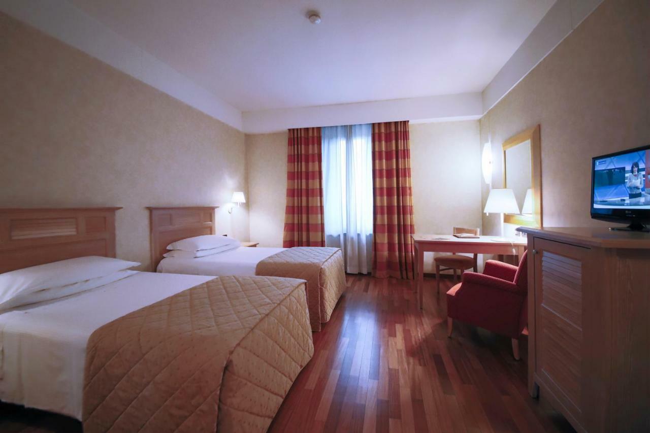 Monica Hotel Fiera Pregnana Milanese エクステリア 写真