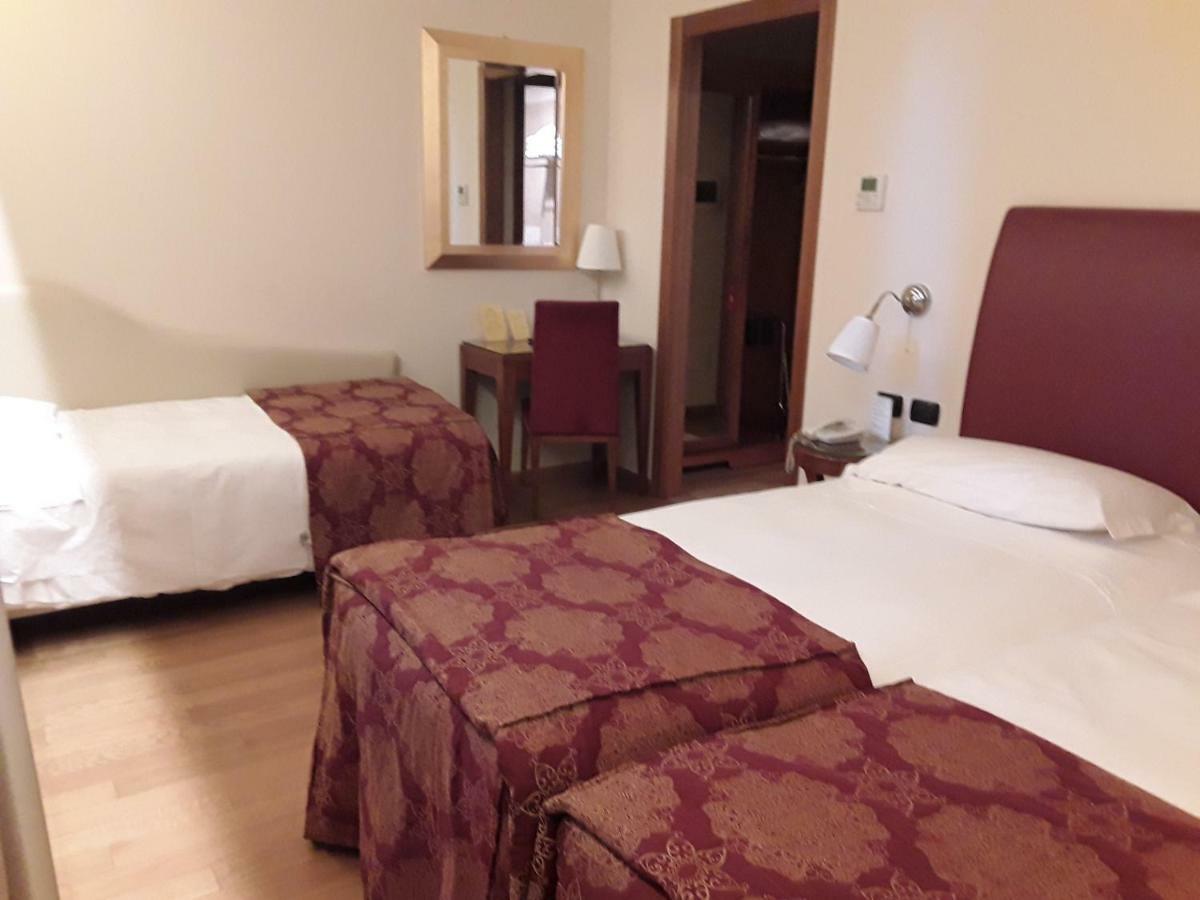 Monica Hotel Fiera Pregnana Milanese エクステリア 写真